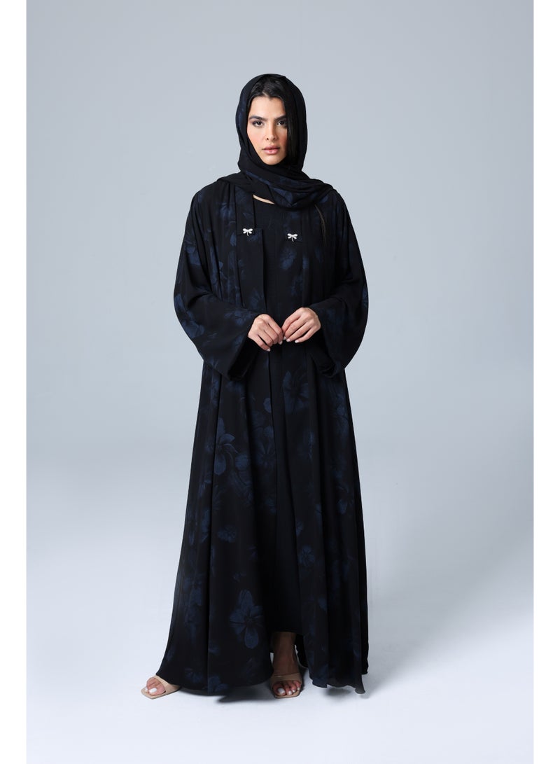 اكسا عباية مفتوحة بياقة زرقاء مطبوعة أسود - Image 1